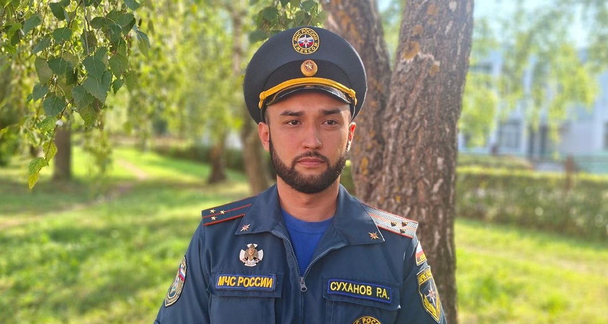 Сотрудник МЧС Рустам Суханов заблудился в дыму на пожаре, а теперь предотвращает новые возгорания