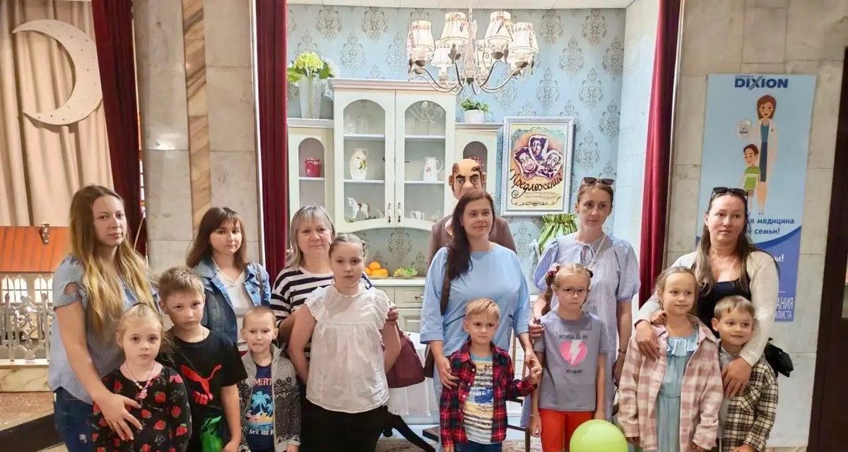 Орловские семьи побывали за кулисами театра кукол и попробовали себя в роли артистов