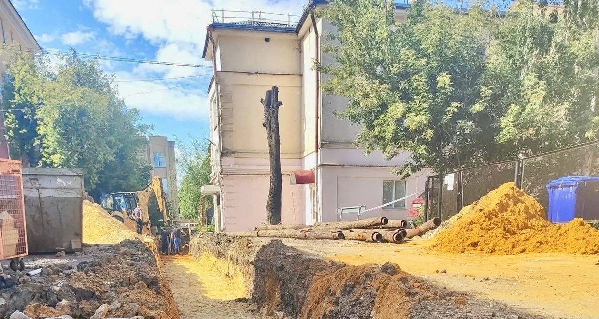 На улице Максима Горького в Орле начали ремонт теплотрассы