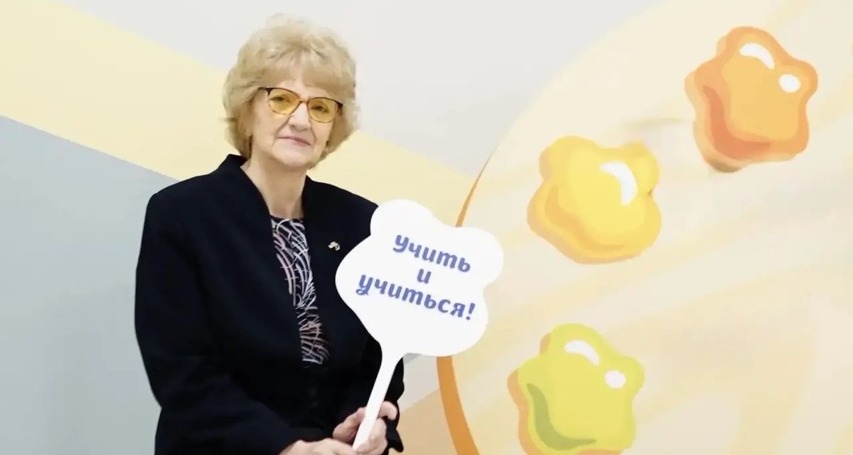 Орловчанка больше 40 лет работает в образовании и получила знак «За верность профессии»