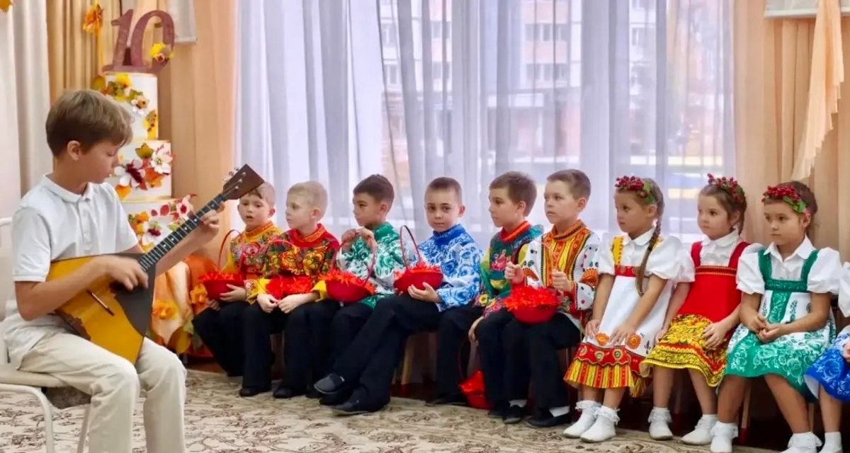 Песни и танцы собрали воспитанников и выпускников на юбилее детского сада №95